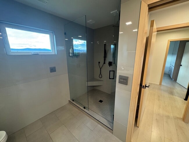 Building Photo - Chic, Fully-Furnished 3 Bed / 2.5 Bath Rental – Bozeman Convenience & Modern Comfort