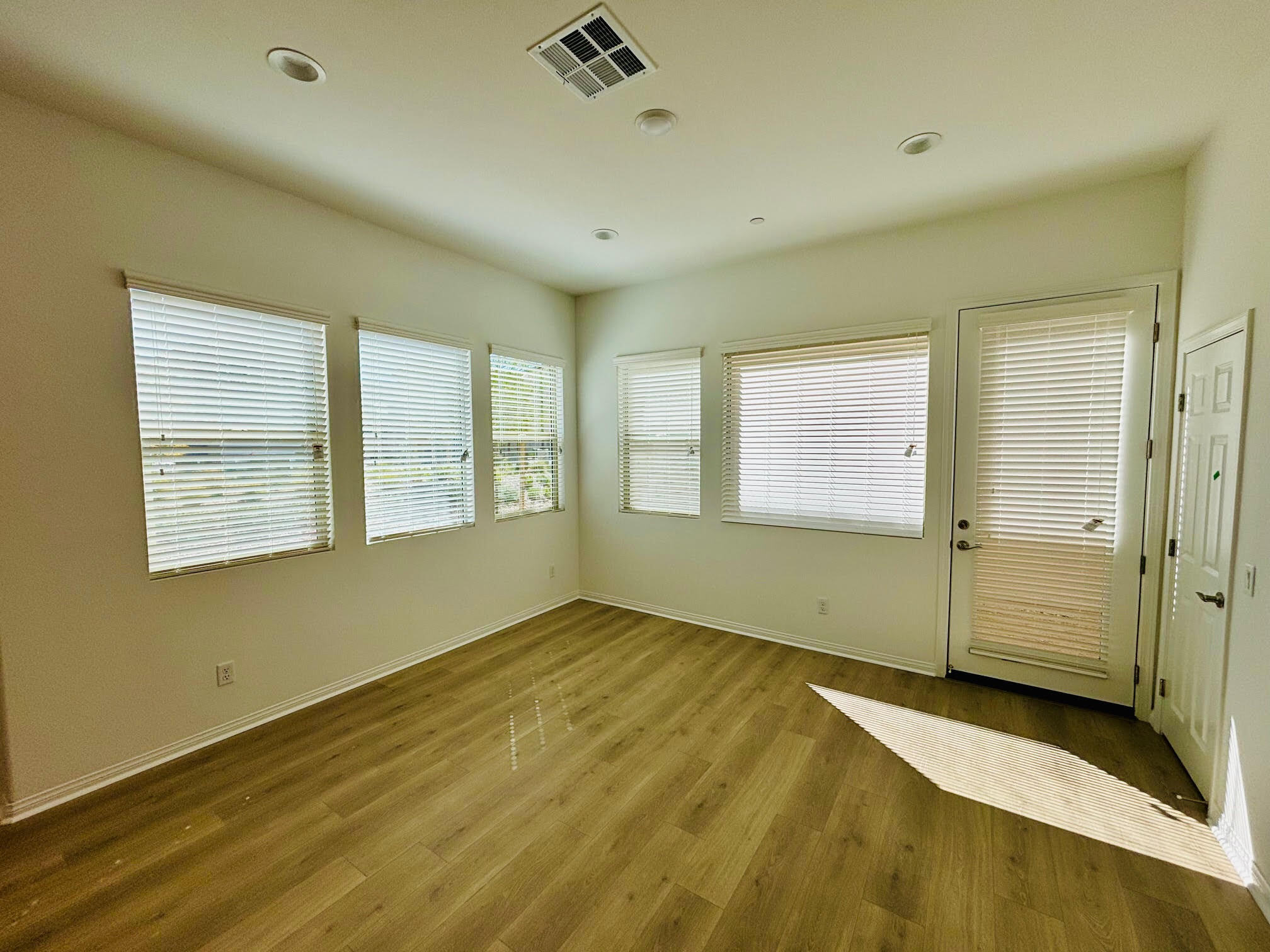 Building Photo - 27366 Hyland Ct