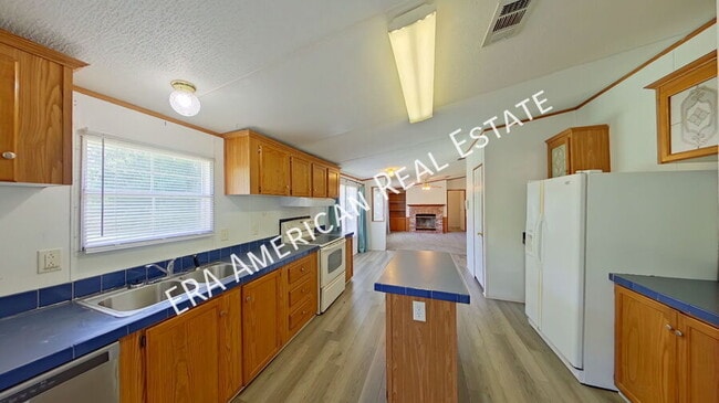 Building Photo - 8204 Verano St