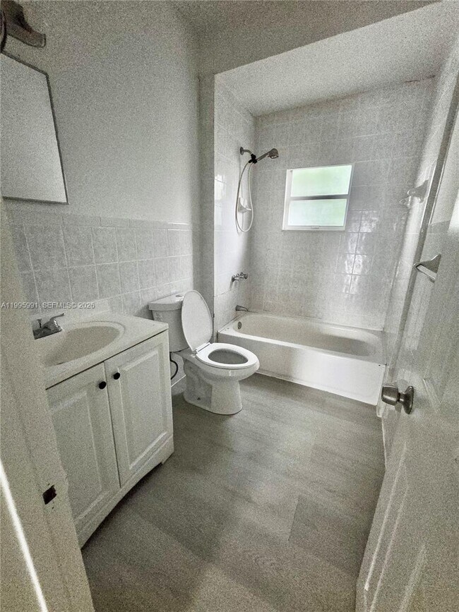 Building Photo - 568 SW 3rd St