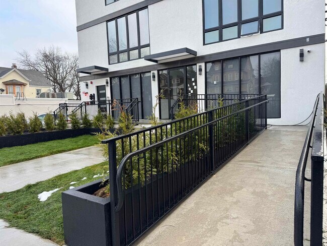 Building Photo - 330 Washington Ave