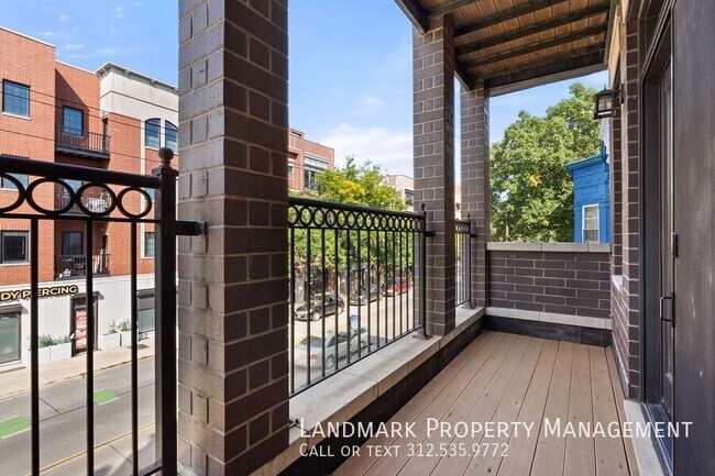 Building Photo - 2257 W Belmont Ave