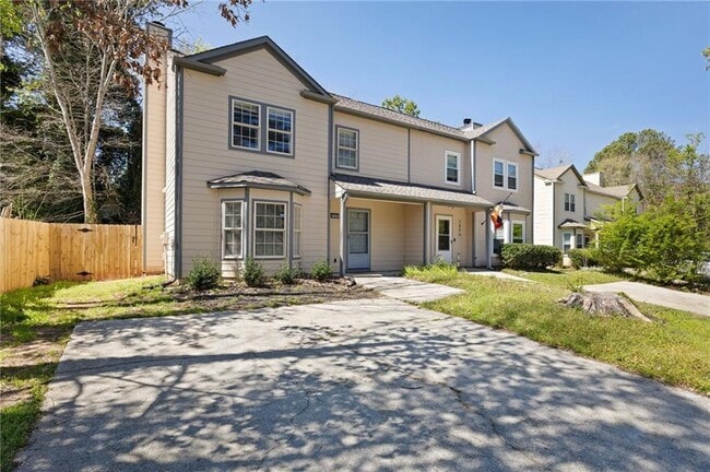 Building Photo - 2898 Lakemont Dr SW