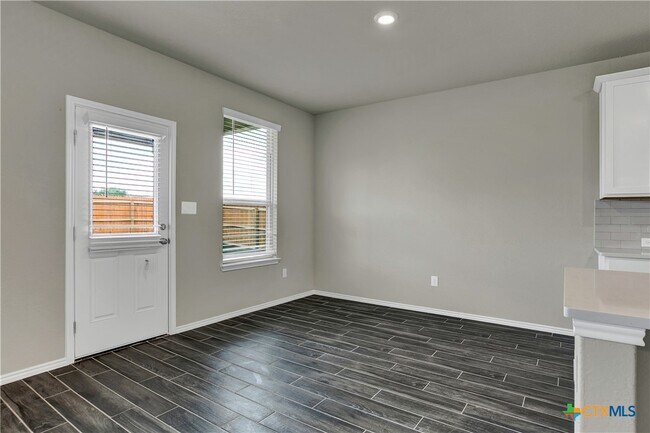 Building Photo - 267 Kinsley Wy
