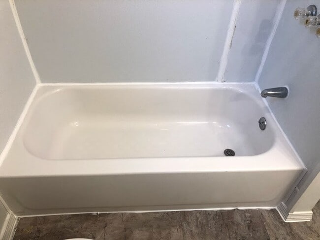 Building Photo - 445 E 3rd St