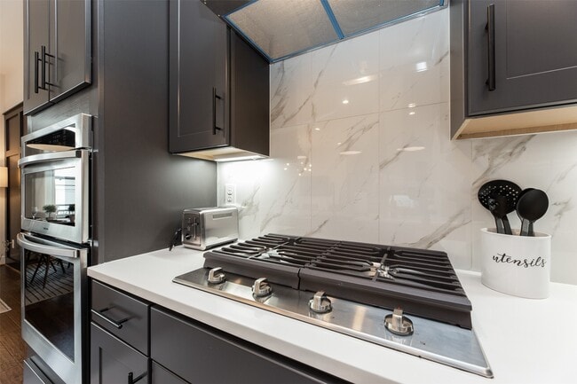 Building Photo - 605 Middle St