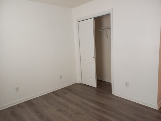 Building Photo - 7 Indigo Lake Ct