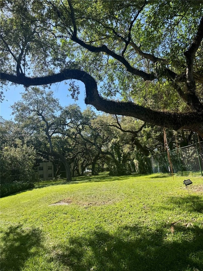 Building Photo - 605 Ives Dairy Rd