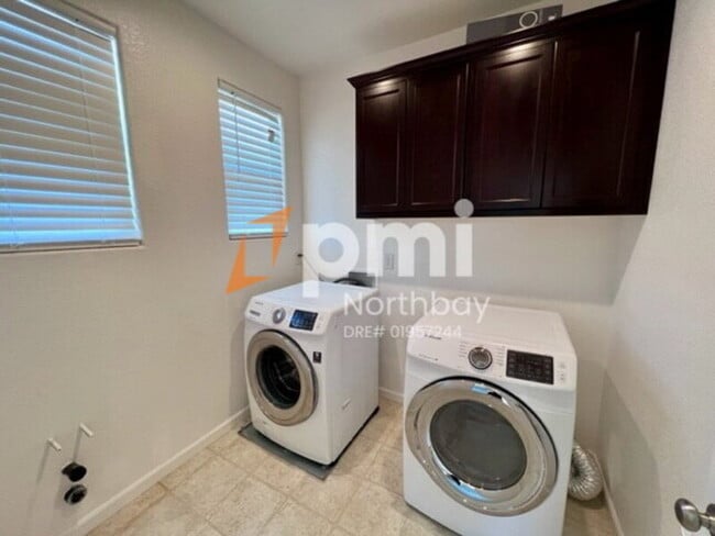 Building Photo - 406 Alyssum Dr