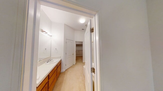 Building Photo - 1823 N Holly Ave