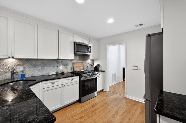 Building Photo - Elegant & Spacious Contemporary Townhome in Serene Potomac Enclave