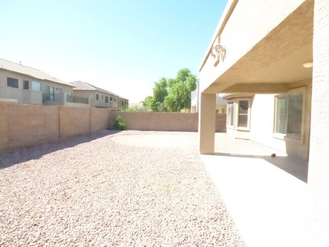 Building Photo - Solar makes this 4bedroom Goodyear home a ...