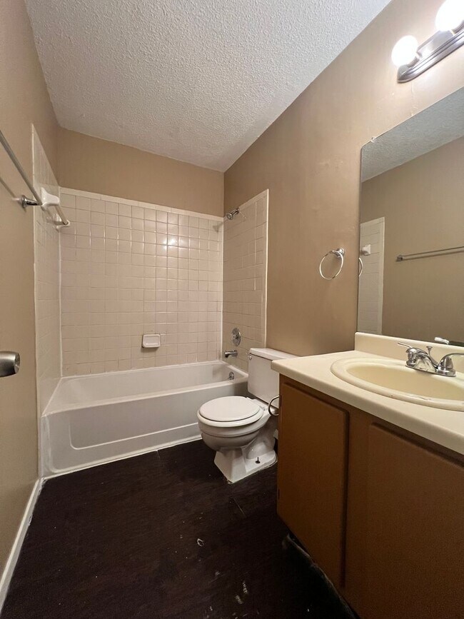 Building Photo - 9706 Eastwend Dr