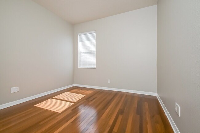 Building Photo - 9411 Laurel Ledge Dr