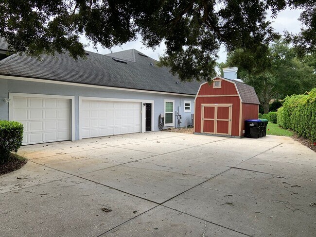 Building Photo - 5 Bedroom/3.5 Bathroom Pool Home On Cul-De-Sac Minutes from Downtown Windermere!!!