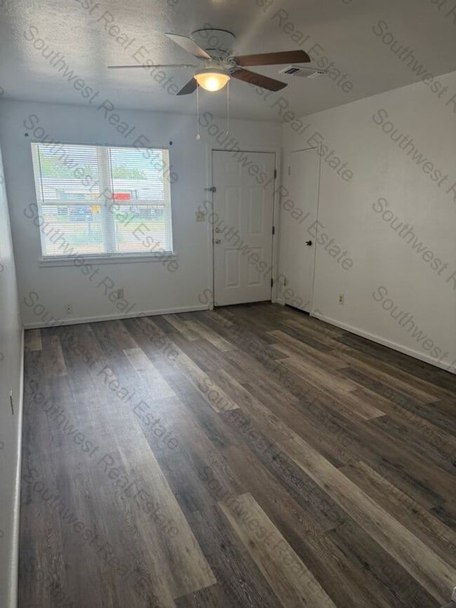 Building Photo - Cute 3 bedroom 1 bath home.