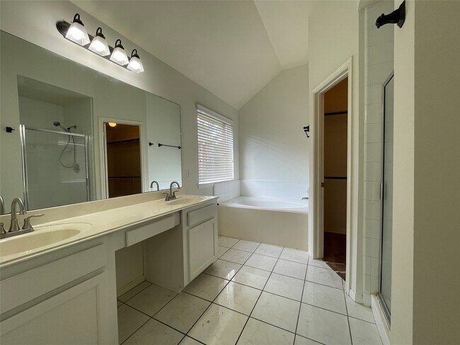 Building Photo - 17115 Cradle Cove Ct