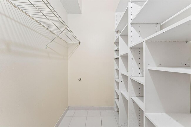 Building Photo - 16117 Rambling Vine Dr E