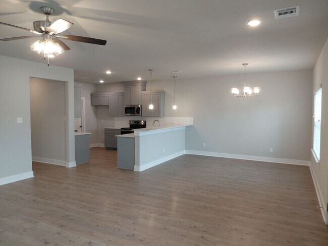 Building Photo - 3/2/2 - FENCED BACKYARD!!! GREAT NEIGHBORHOOD - Godley ISD - Summer Specials!