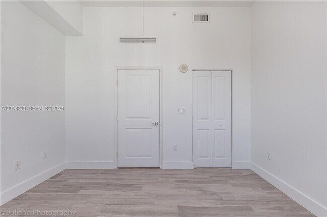 Building Photo - 7900 Harbor Island Dr