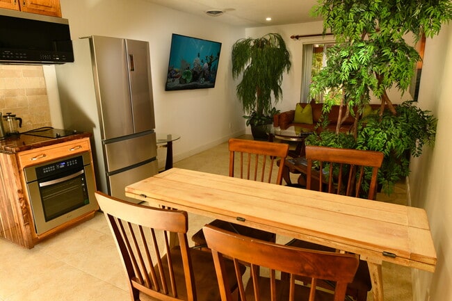 Building Photo - PR-09