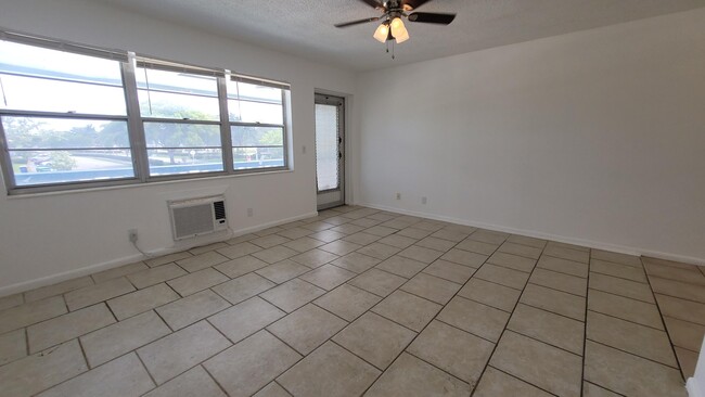 Building Photo - 368 Camden P