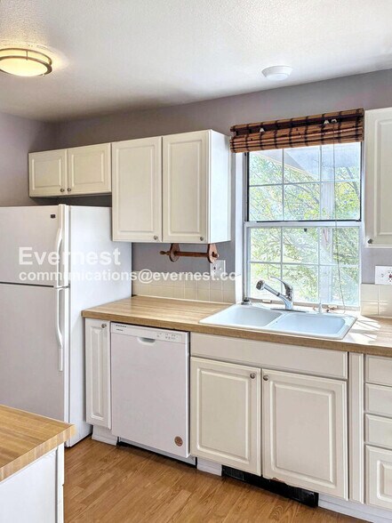 Building Photo - 2828 Silverplume Dr