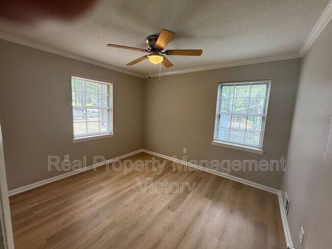 Building Photo - 408 Woodland Ct NE