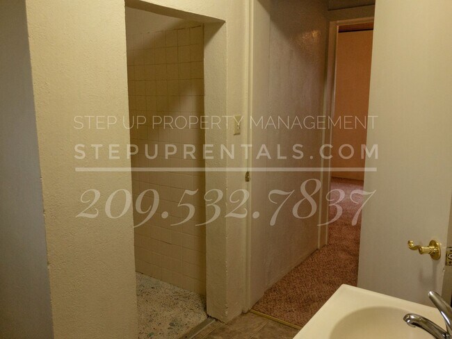 Building Photo - 354 Barretta St