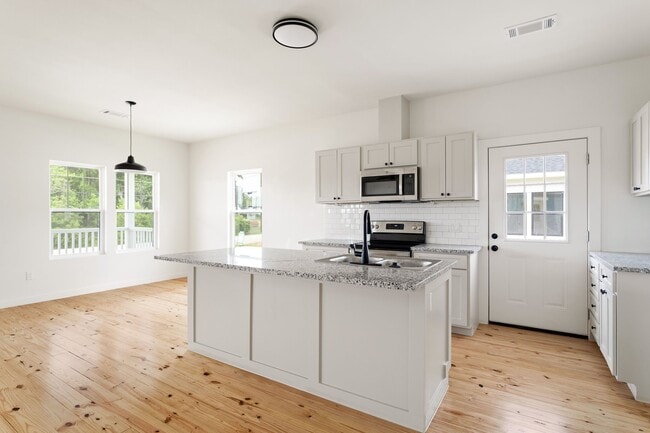 Building Photo - 226 N Dixie St