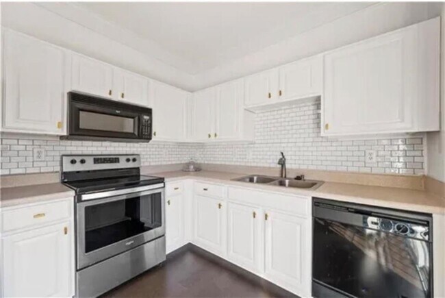 Building Photo - 615 Market Pl Ln