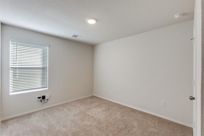 Building Photo - 250 Granary Dr