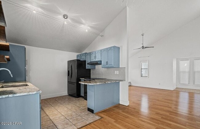 Building Photo - 421 Oleander Cir