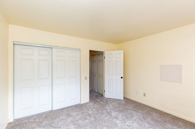 Building Photo - 2 Bed, 2 Bath TOWNHOME-Rancho Bernardo