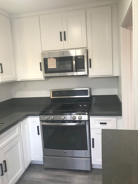 Building Photo - 3759 Lewis Ave