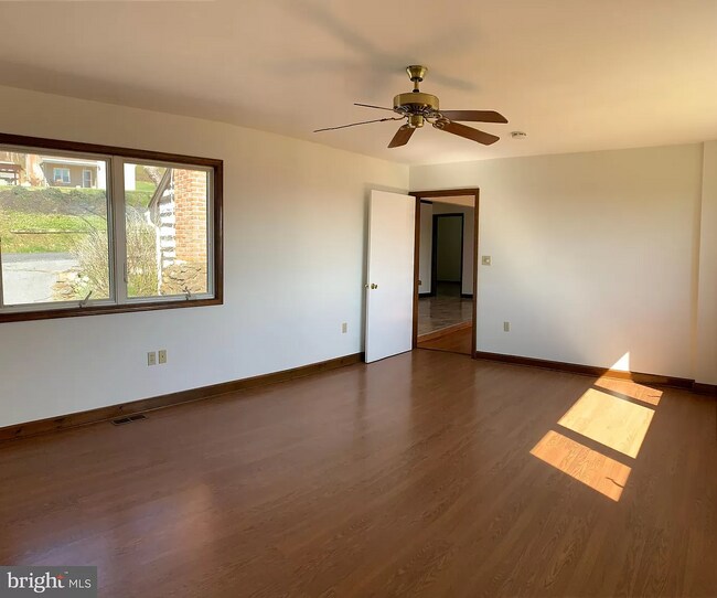 Building Photo - 7007 Edgemont Rd