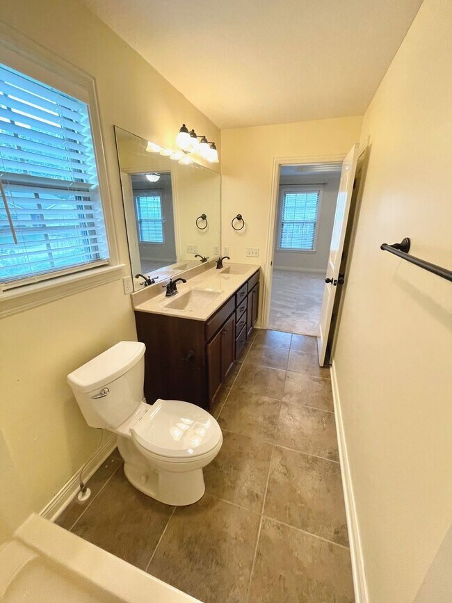 Building Photo - 3 Bedroom Ranch-Style Home in West Columbia
