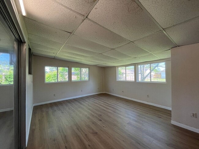 Building Photo - LINDALE PARK WITH EXTRA SQUARE FOOTAGE!!