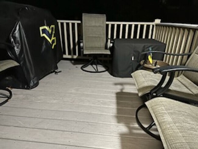 Building Photo - 2 Bedroom townhouse with garage near Med C...