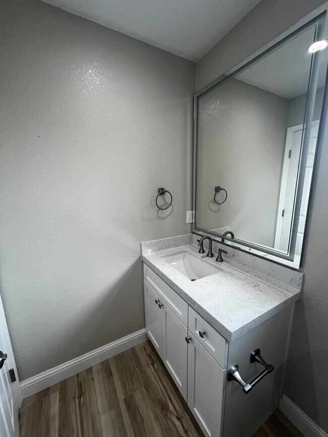 Building Photo - 436 E Center St