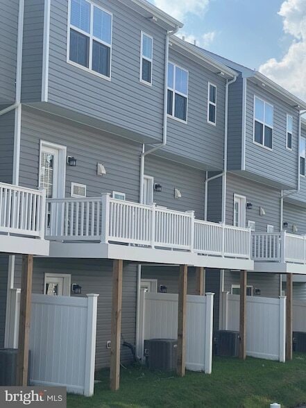 Building Photo - 1057 Flint Ct