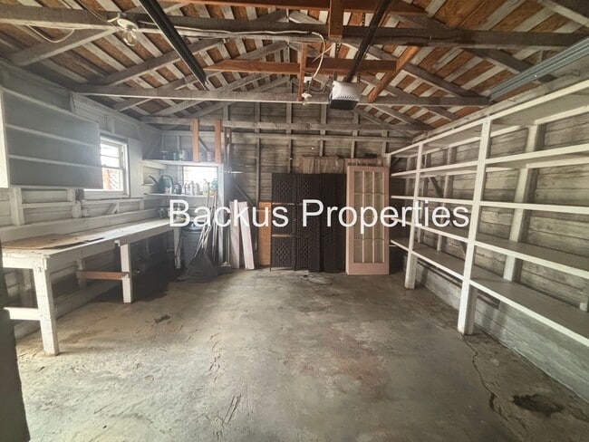 Building Photo - Three bedroom cottage less tha two blocks ...
