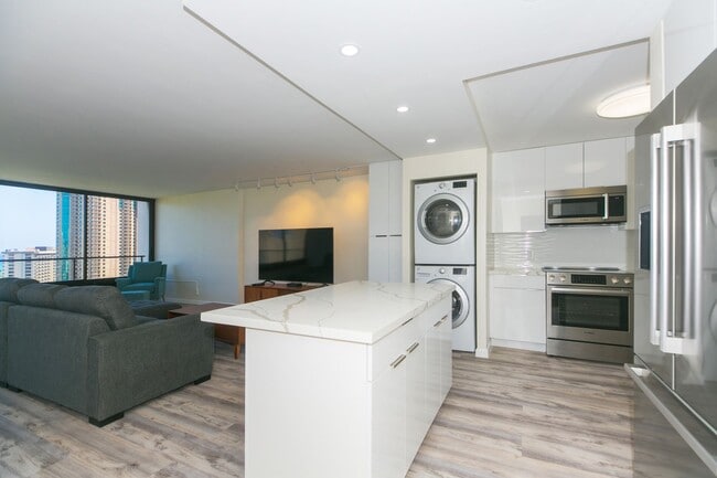 Building Photo - Canterbury Place - Fully renovated with hi...