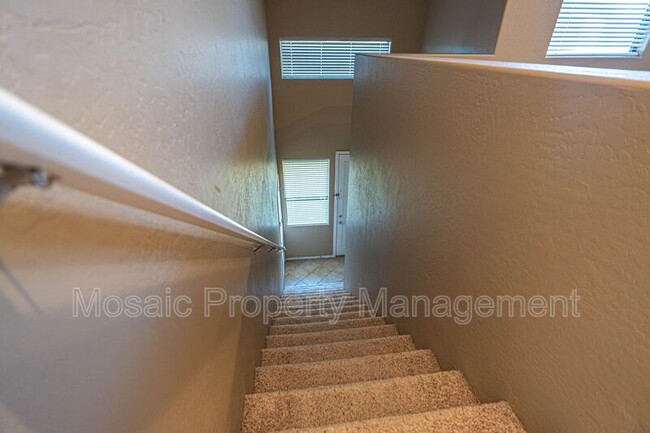 Building Photo - 705 W Queen Creek Rd