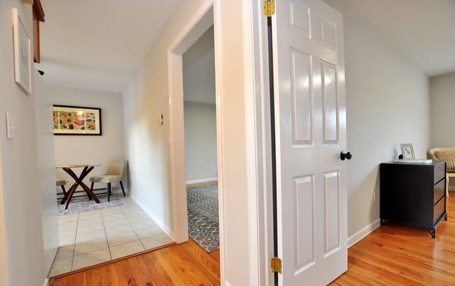 Building Photo - 5 Tunxis Pl