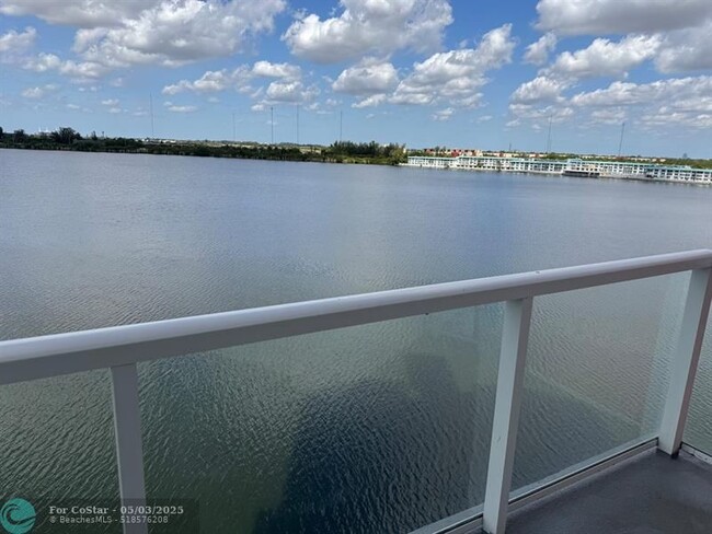 Building Photo - 1301 NE Miami Gardens Dr