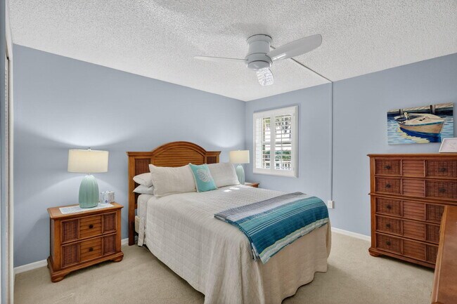 Building Photo - 10980 S Ocean Dr