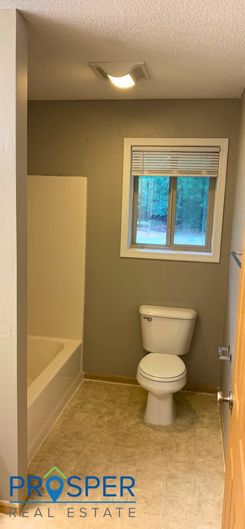 Building Photo - ON6120