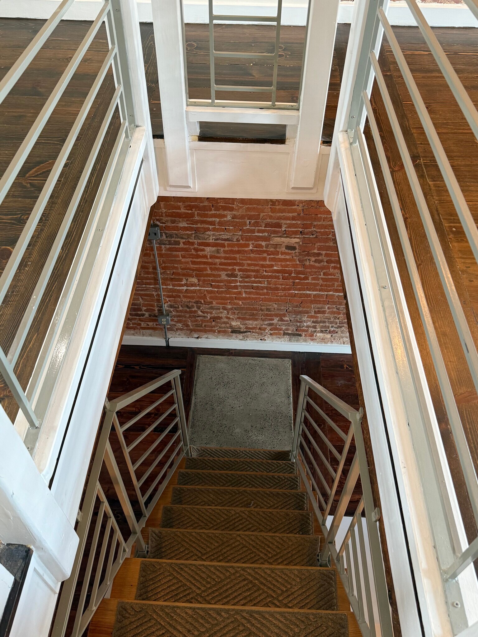 Open staircases - 1617 Olive St
