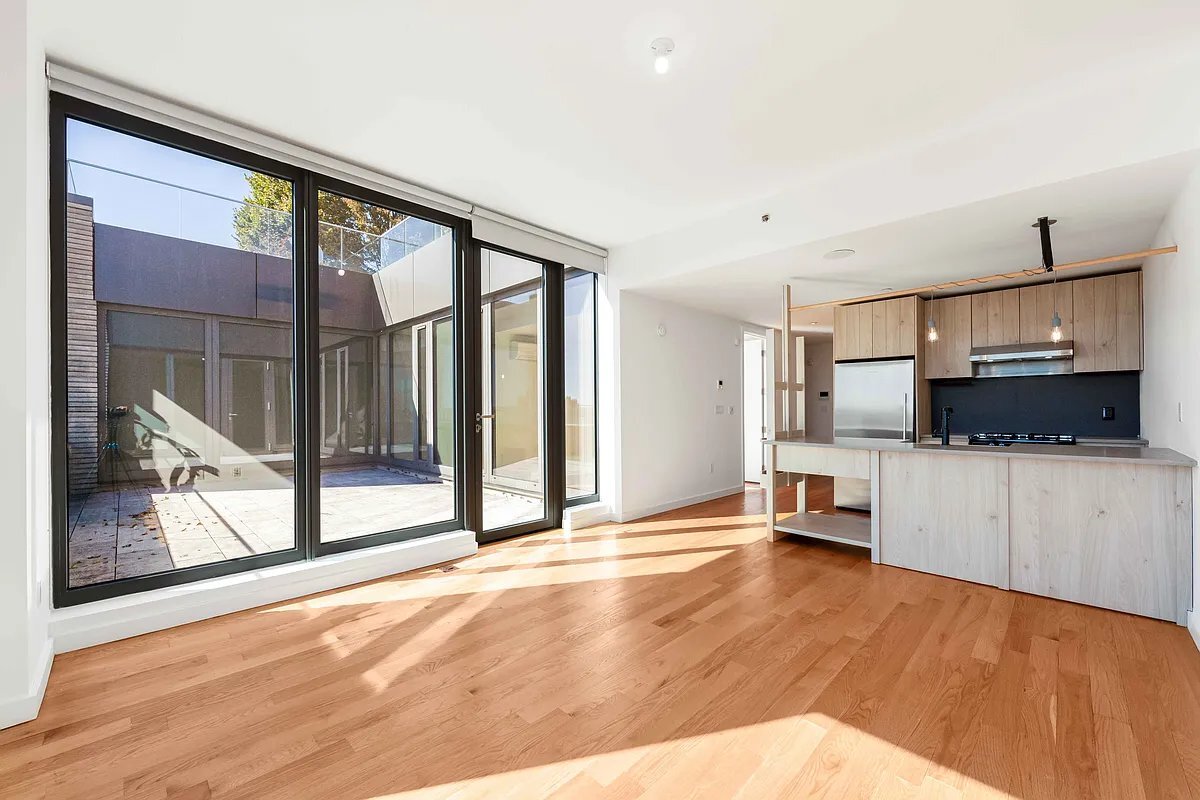 Building Photo - 123 Melrose St